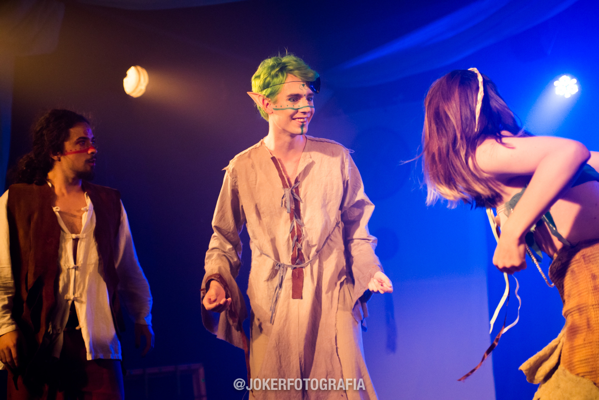 ator Bigo Sfair Kleinkena peça teatral ecos em cristalle no teatro cena hum