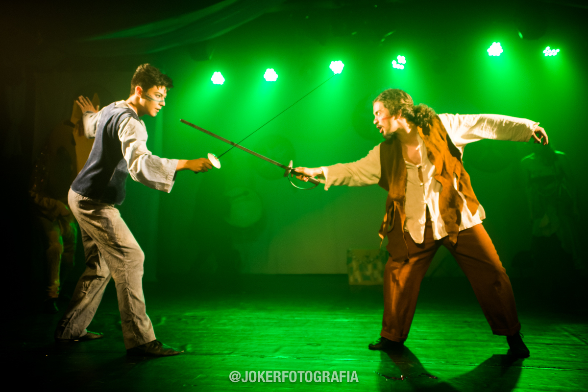 Mostra teatral do Cena Hum com a peça ecos em Cristalle Direção : Simone Hidalgo
Texto : Humberto Gomes Direção Vocal: Júnior Pereira
Fotógrafos: Joker Fotografia