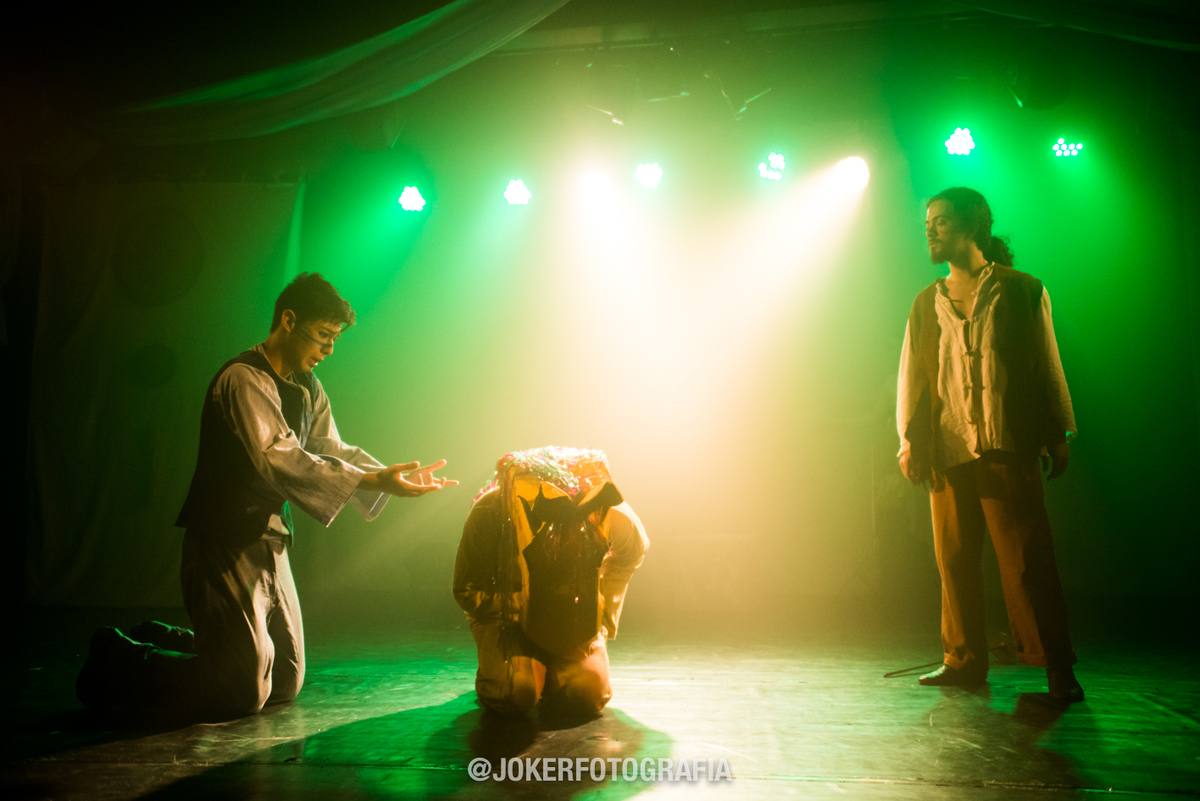 Mostra teatral do Cena Hum com a peça ecos em Cristalle Direção : Simone Hidalgo
Texto : Humberto Gomes Direção Vocal: Júnior Pereira
Fotógrafos: Joker Fotografia