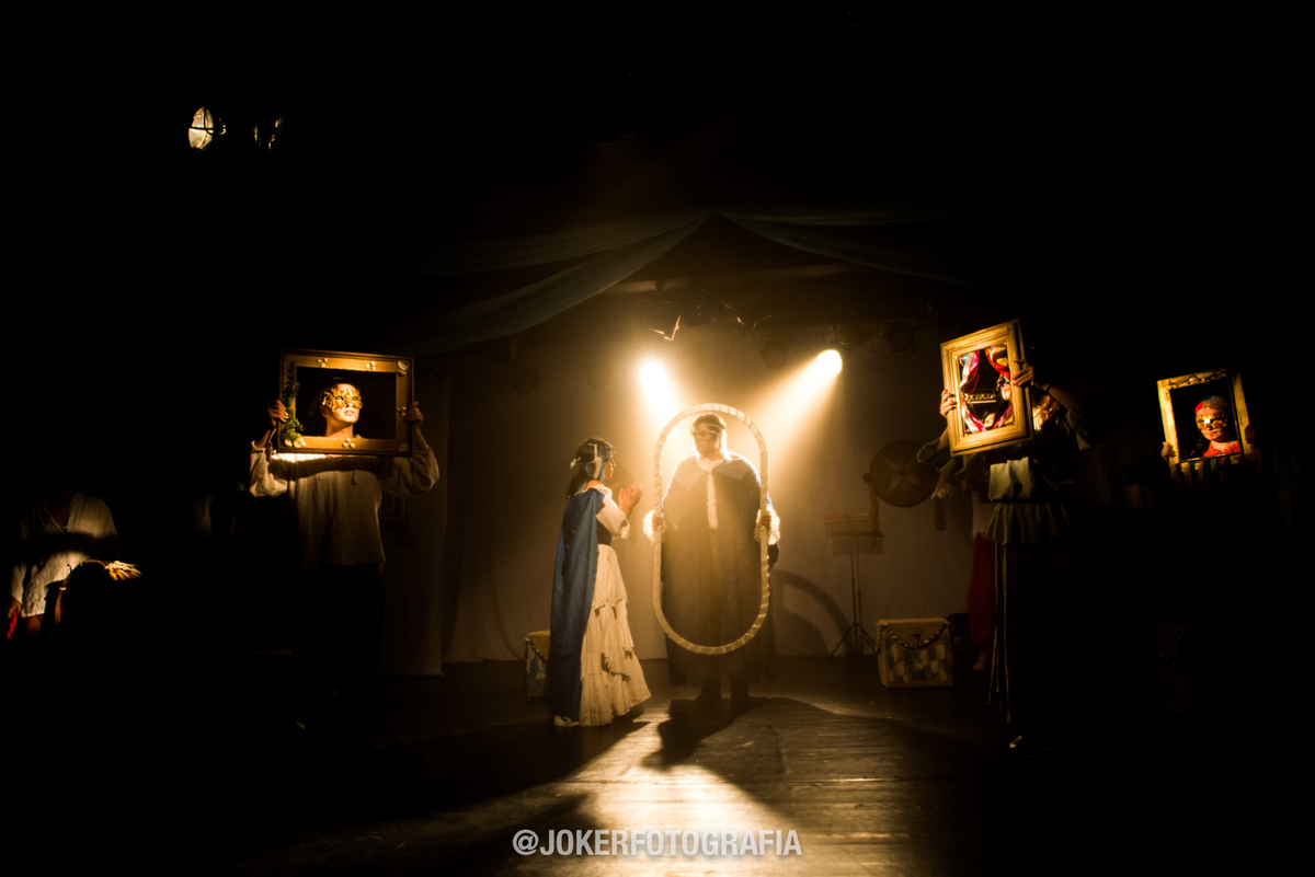 Mostra teatral do Cena Hum com a peça ecos em Cristalle Direção : Simone Hidalgo
Texto : Humberto Gomes Direção Vocal: Júnior Pereira
Fotógrafos: Joker Fotografia