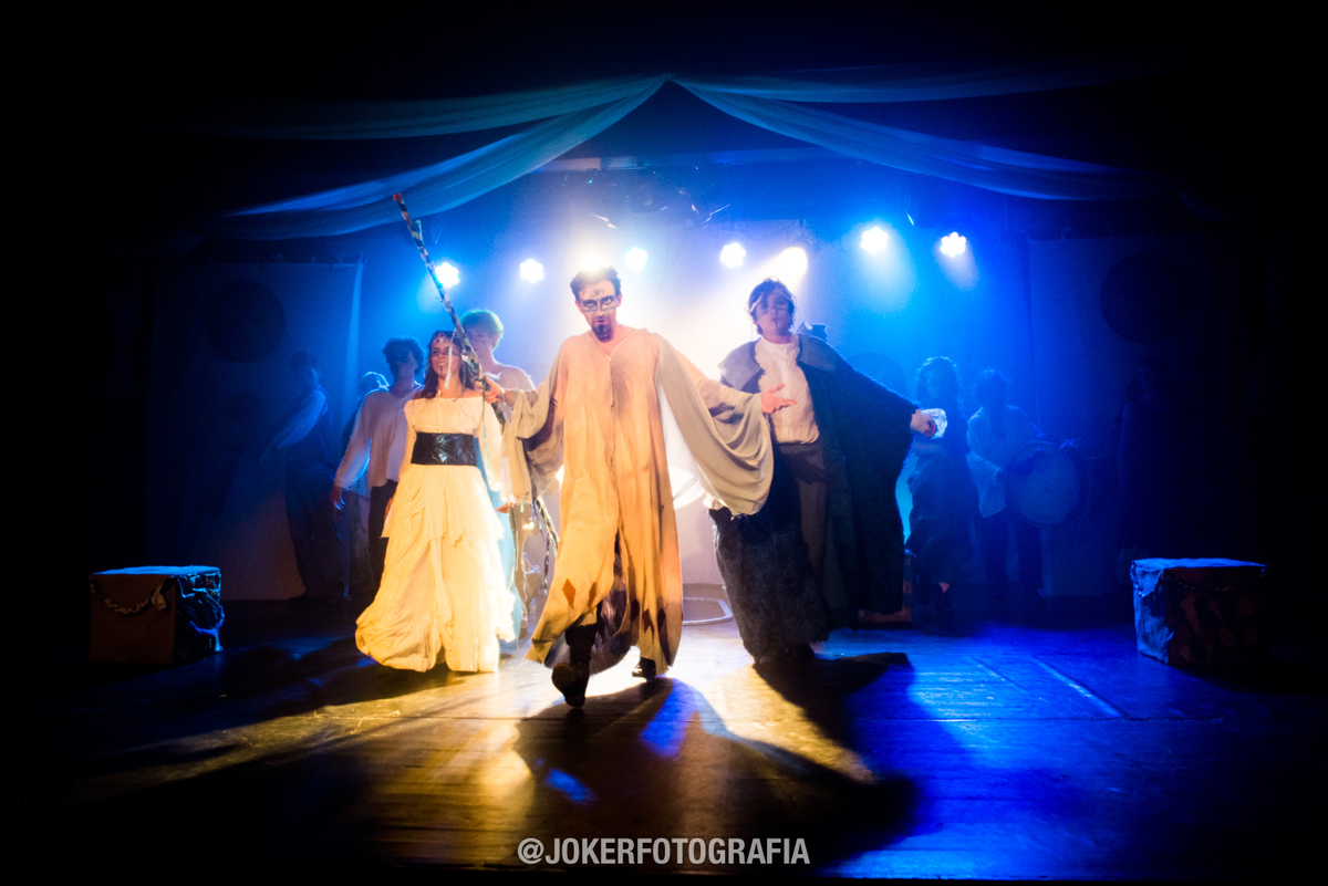 Mostra teatral do Cena Hum com a peça ecos em Cristalle Direção : Simone Hidalgo
Texto : Humberto Gomes Direção Vocal: Júnior Pereira
Fotógrafos: Joker Fotografia