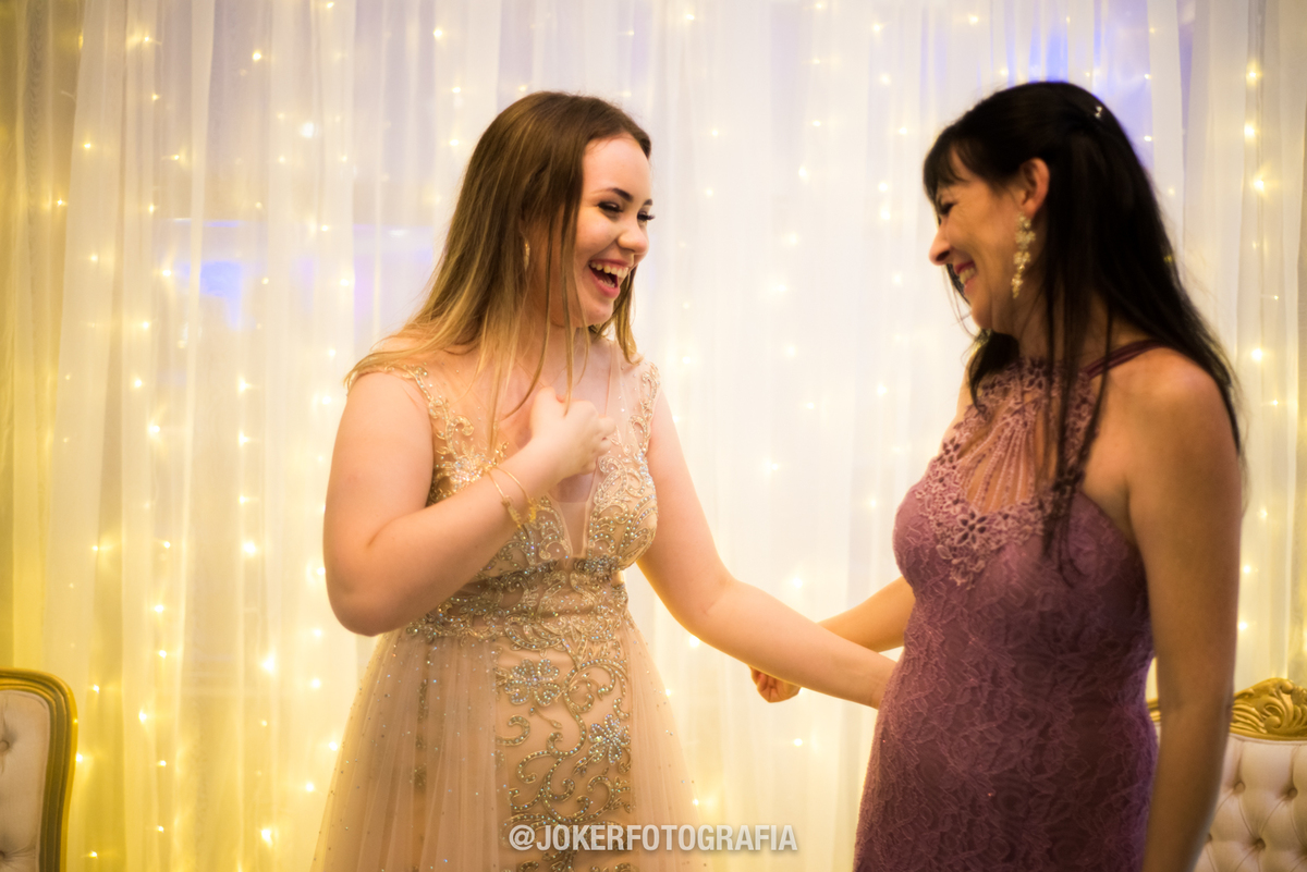 cortina de led com luzes de natal para fotos na festa de 15 anos