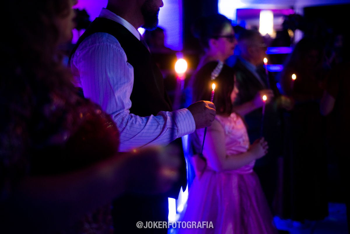 cerimonia com velas apagar as 15 velas no aniversario 15 anos