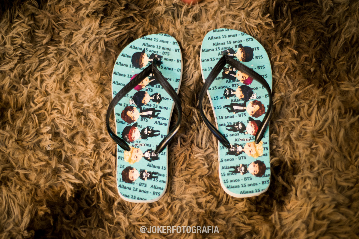 chinelo personalizado bts para festa de 15 anos