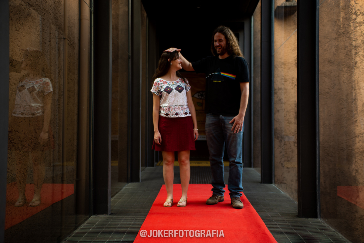 ensaio de casal na cinemateca de curitiba no largo da ordem