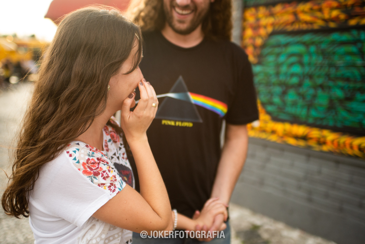 casal apaixonado por pink floyd toca classicos do rock no casamento