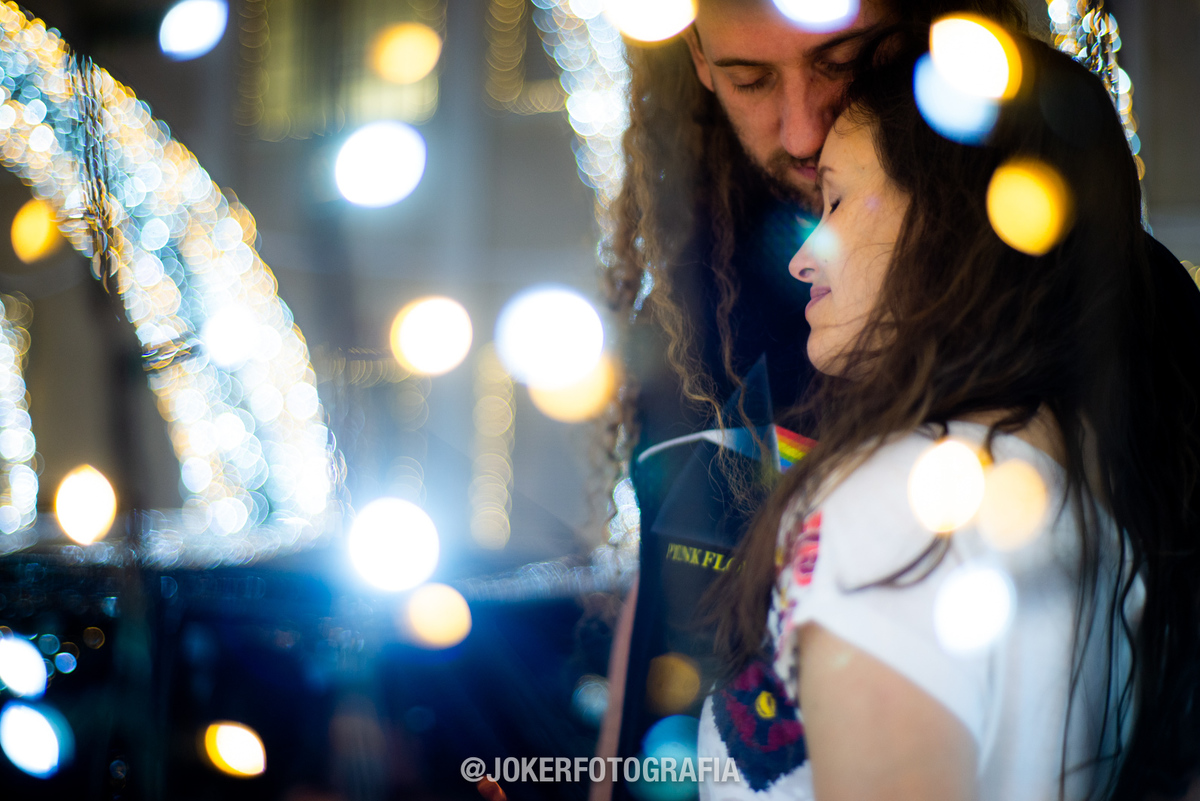 ensaio de casamento nas luzes de natal da cidade fotógrafo