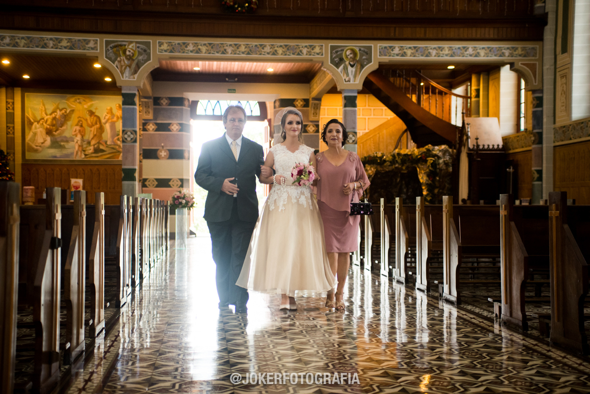casamento sem tapete na igreja da orleans em curitiba 