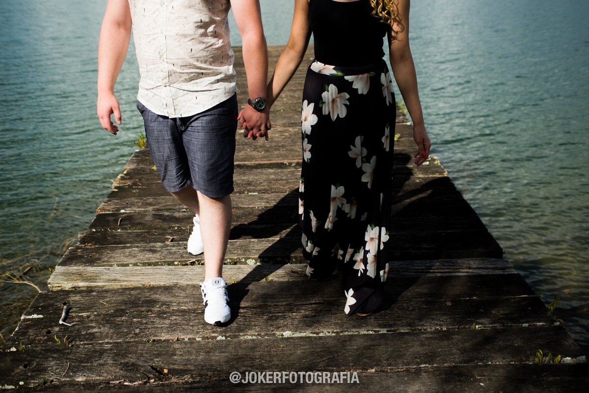 pier sobre o lago para ensaio pre wedding no verão
