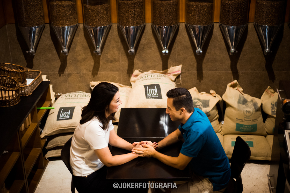 ensaio de casal em curitiba no lucca café