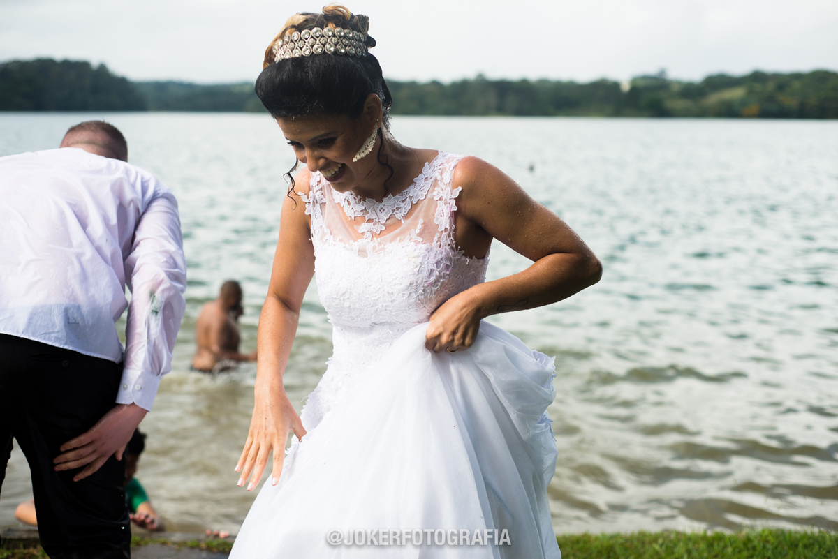 entrar na piscina no dia do casamento vestida de noiva no laggus em curitiba