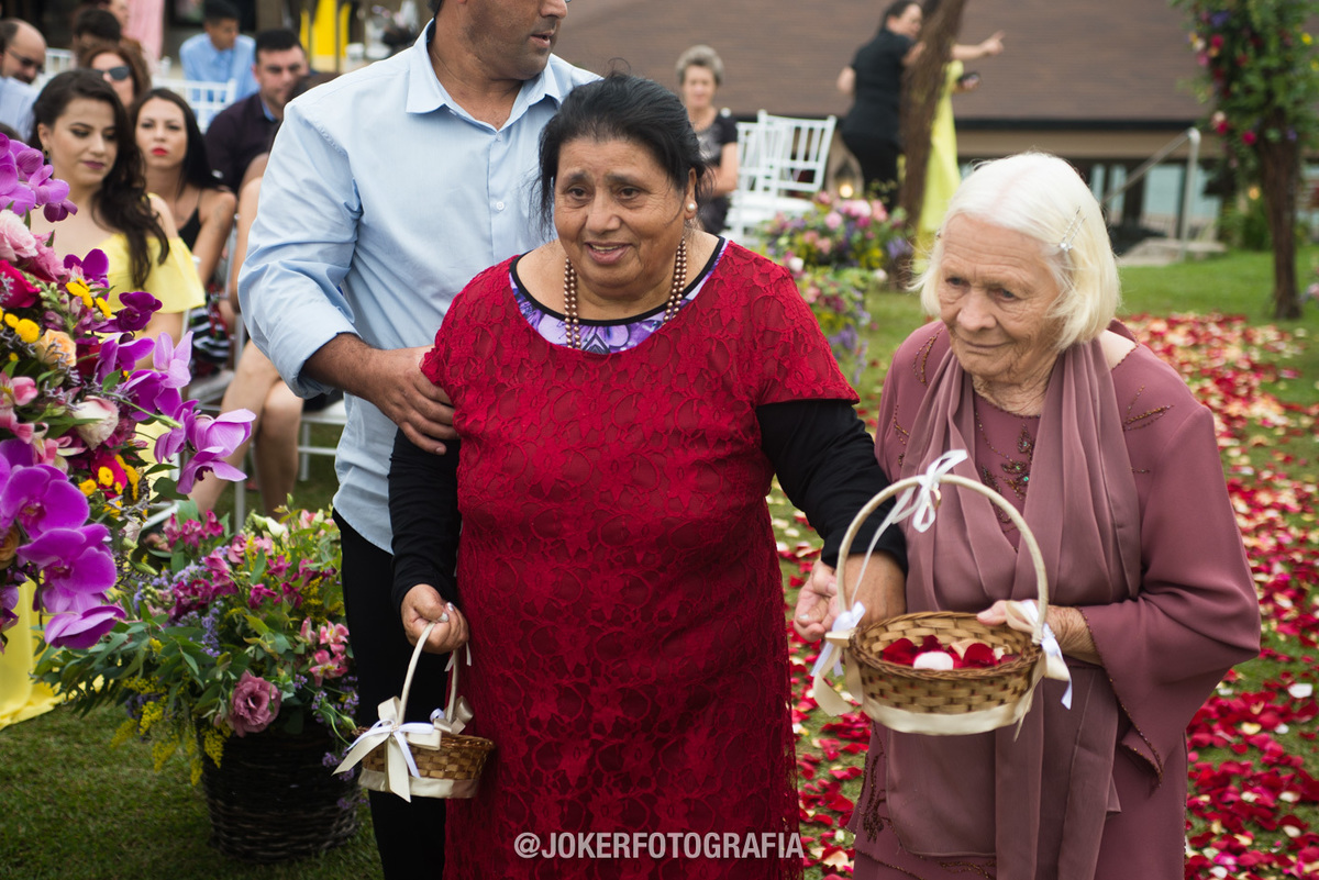 entrada das avós com as alianças