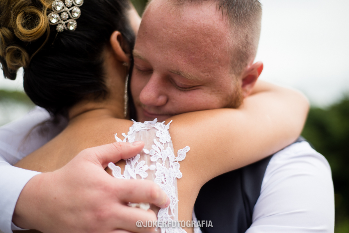 noivo emocionado