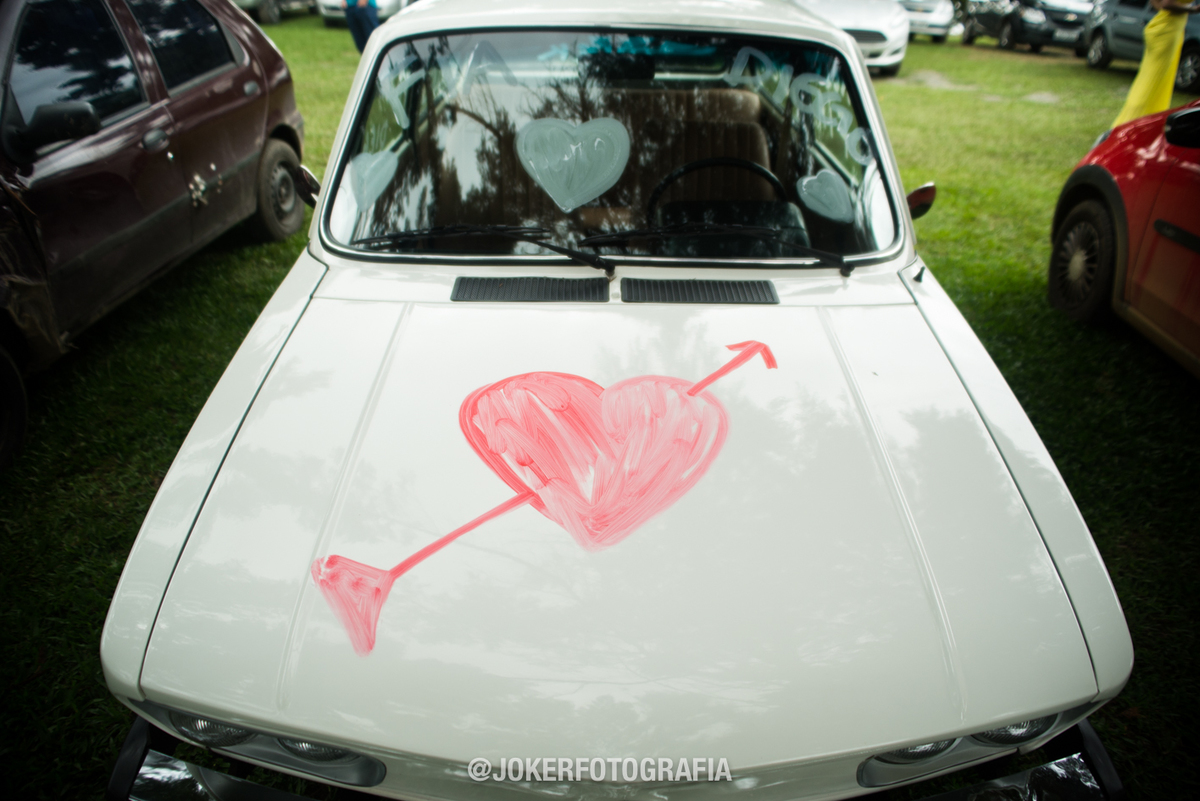 carro dos noivos recem casados