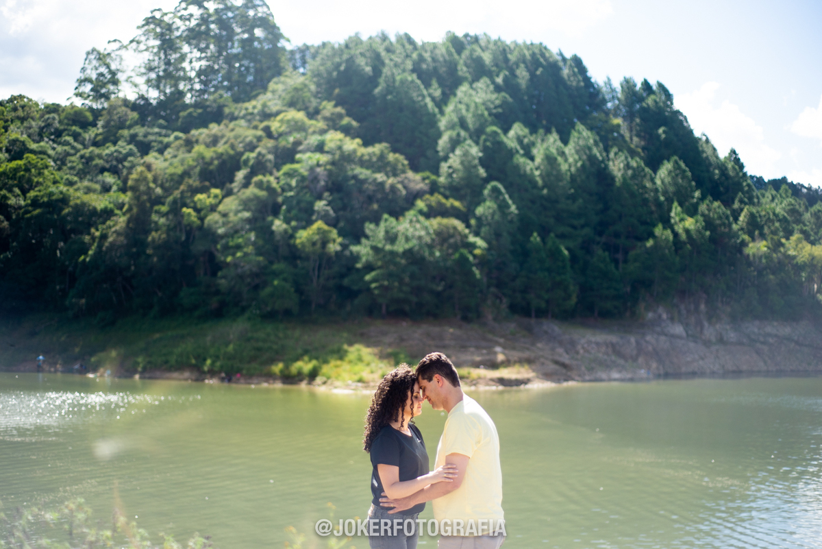 ensaio de casal no rio Capivari próximo a curitiba 