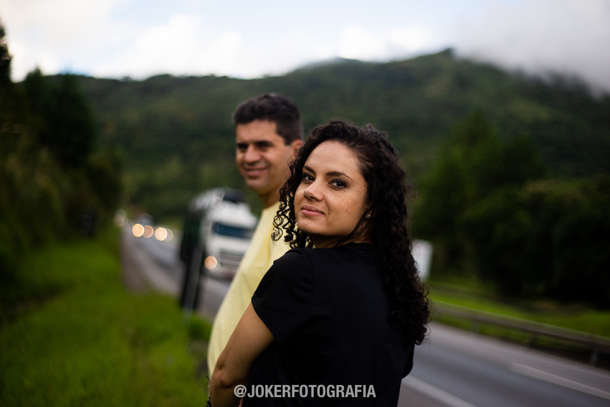 fotógrafos fazem ensaio de casal na br 116