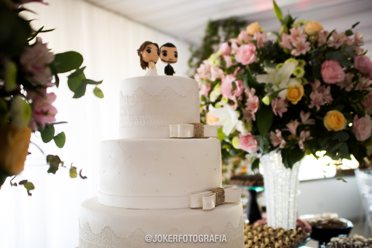 bolo de casamento em curitiba com noivinhos pop funko topo de bolo
