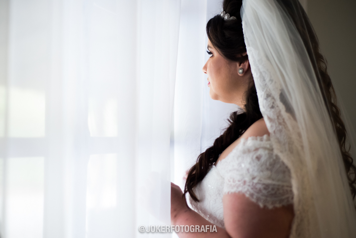 noiva com cabelo longo penteado