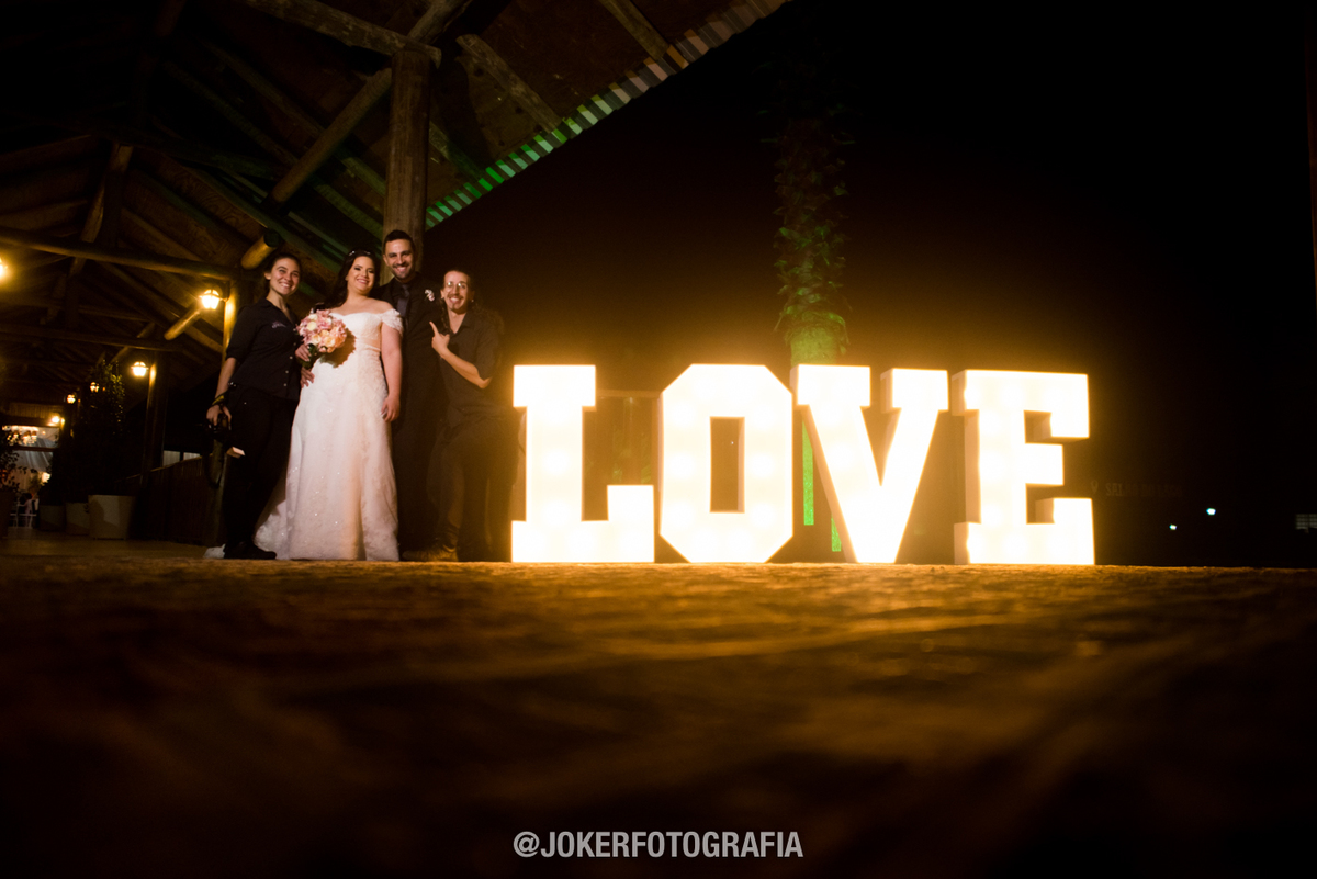 painel de letras love em mdf com lâmpadas decoração de casamento curitiba