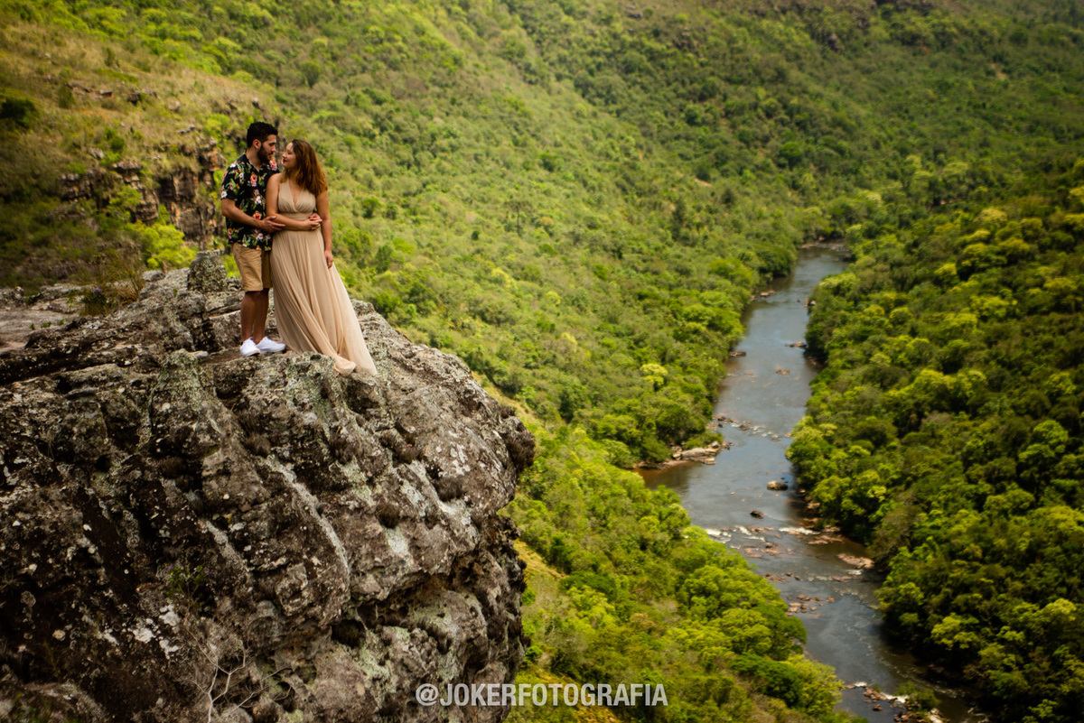 cenário perfeito de montanha para ensaio pre casamento
