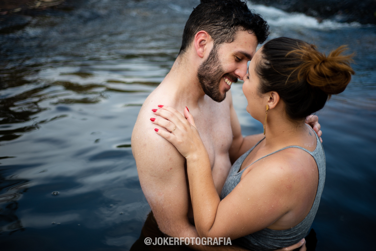 ensaio no rio que beira os caninos do parana