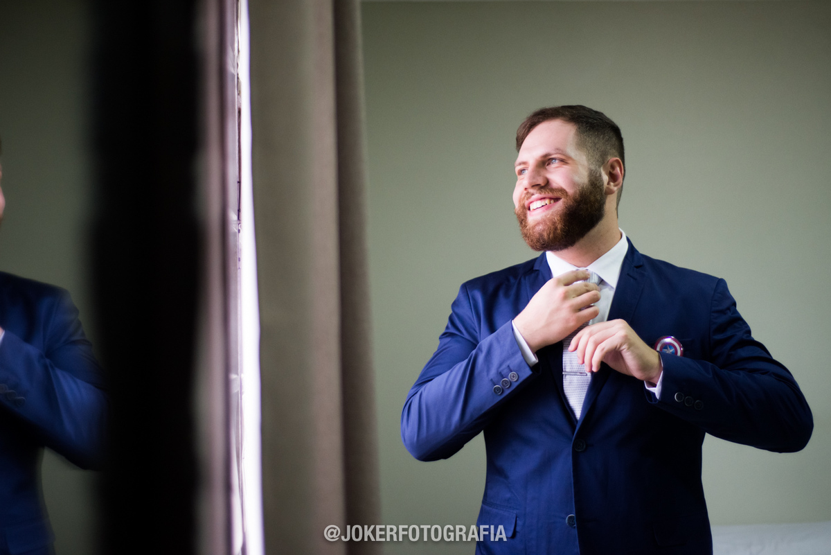 noivo casa com tema marvel