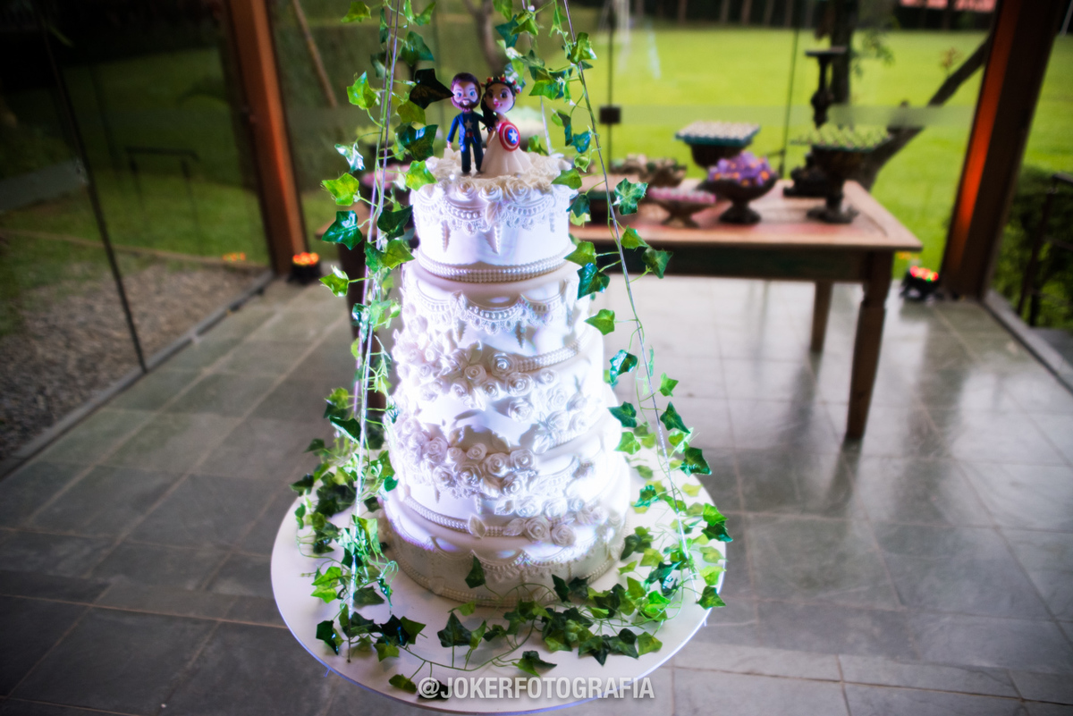 Bolo suspenso para casamento bolo dos noivos