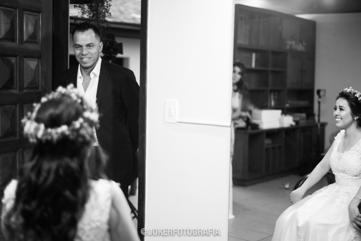 pai da noiva vê a filha no dia do casamento
