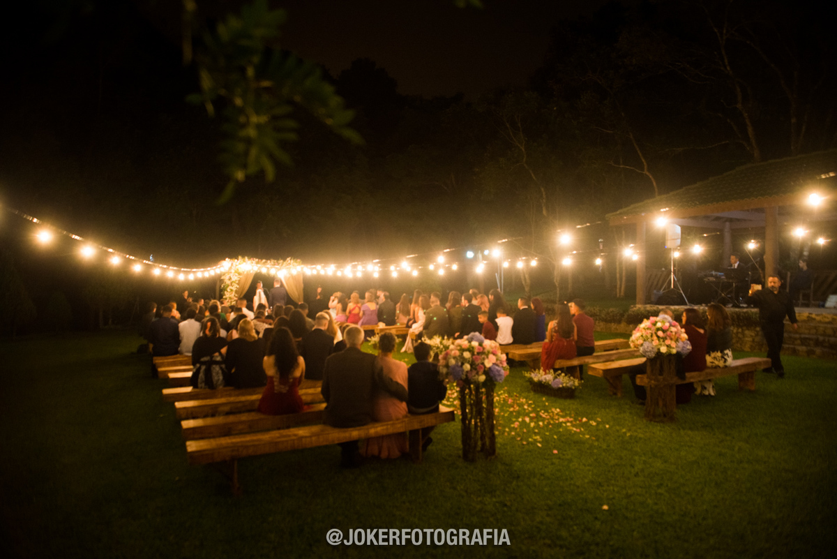 varal de luzes em casamento a noite na chácara Villa dei Nonni