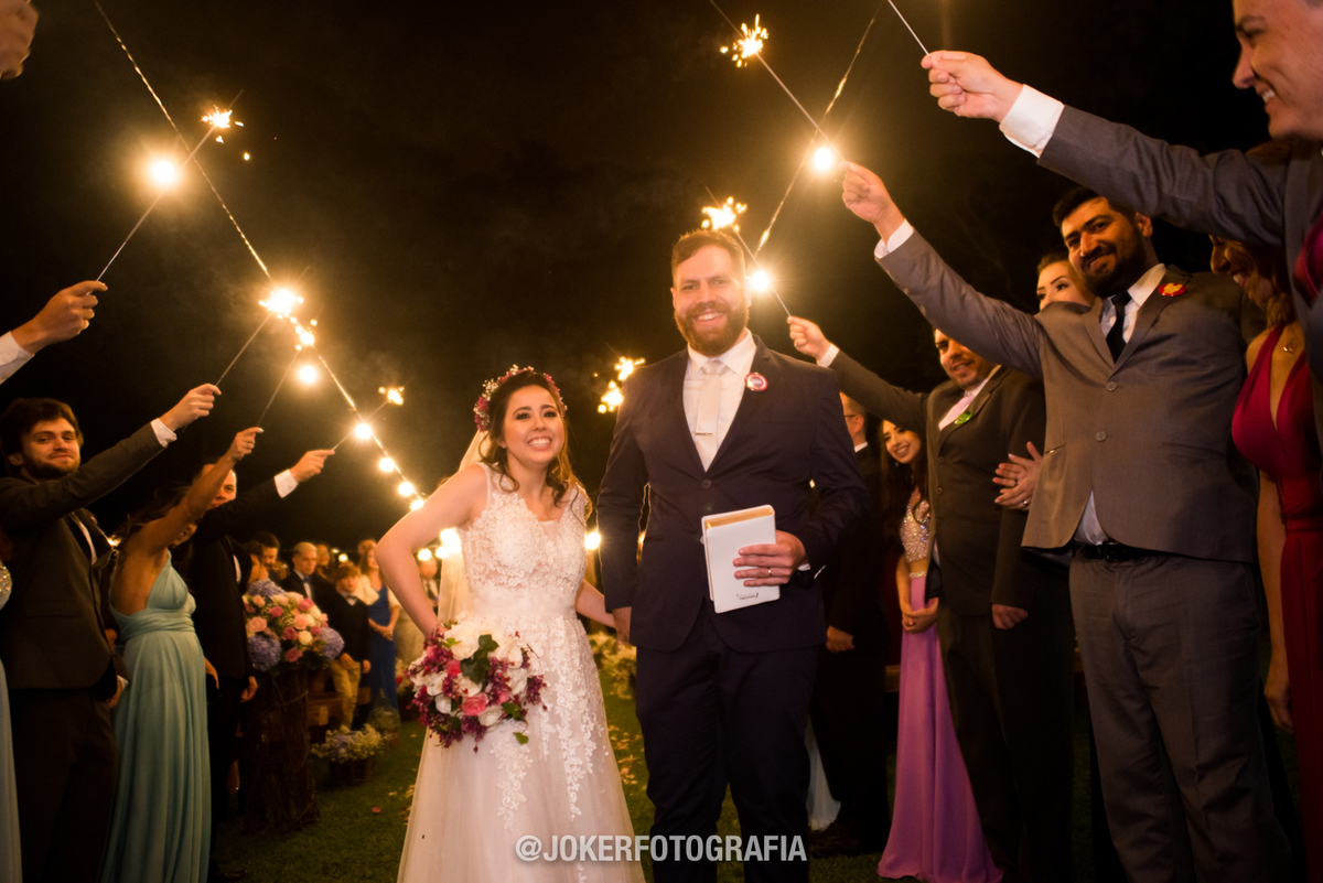 saída dos noivos na chácara