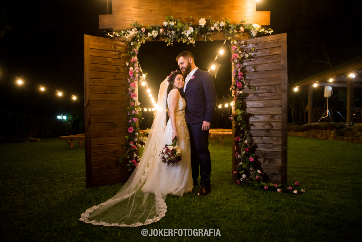 Véu médio para noiva casamento noturno