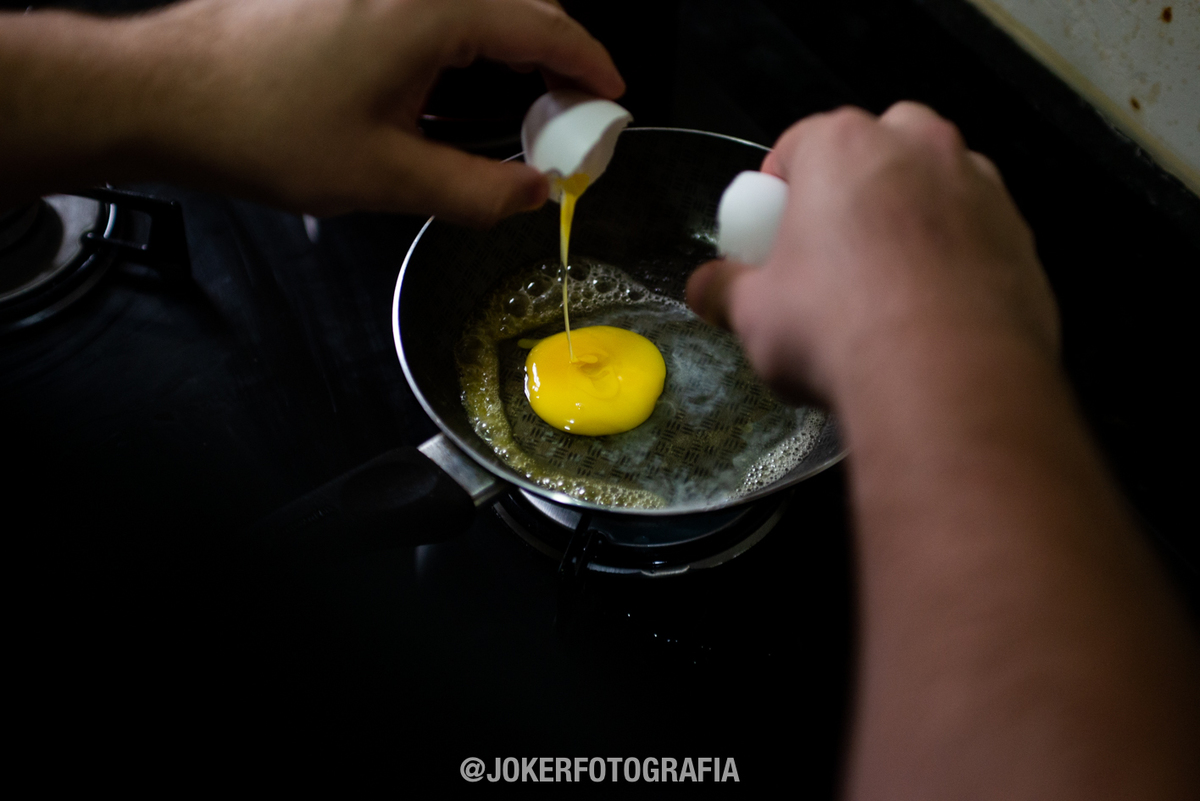 fotógrafo de curitiba faz ensaio da vida real do casal em casa