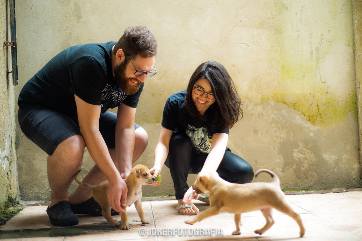 sessão fotográfica sem filtros - fotógrafos apostam em fotos reais do dia a dia de casais comuns