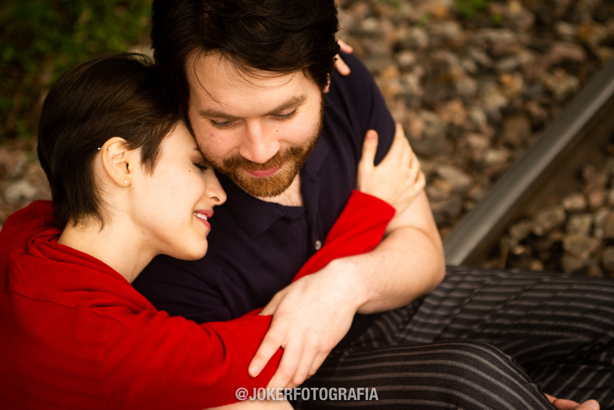 fotógrafo de ensaio registra emoção durante ensaio de casal em curitiba