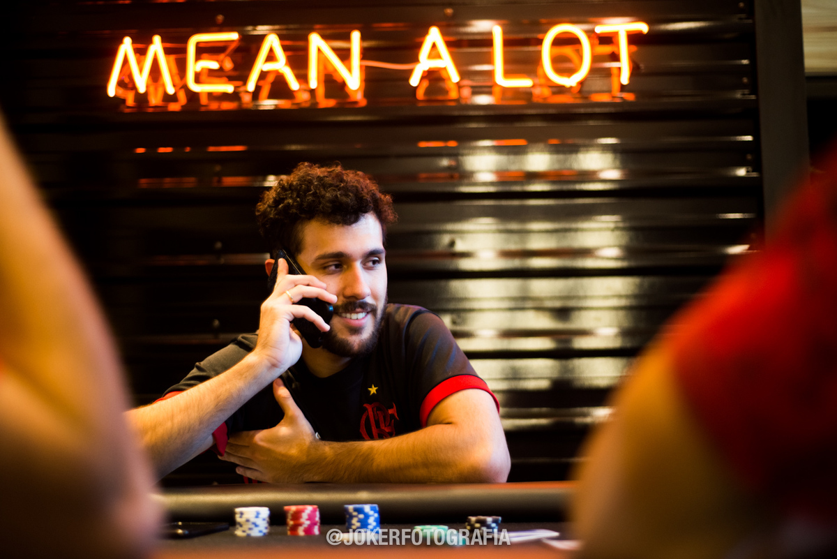 noivo jogando poker no making of