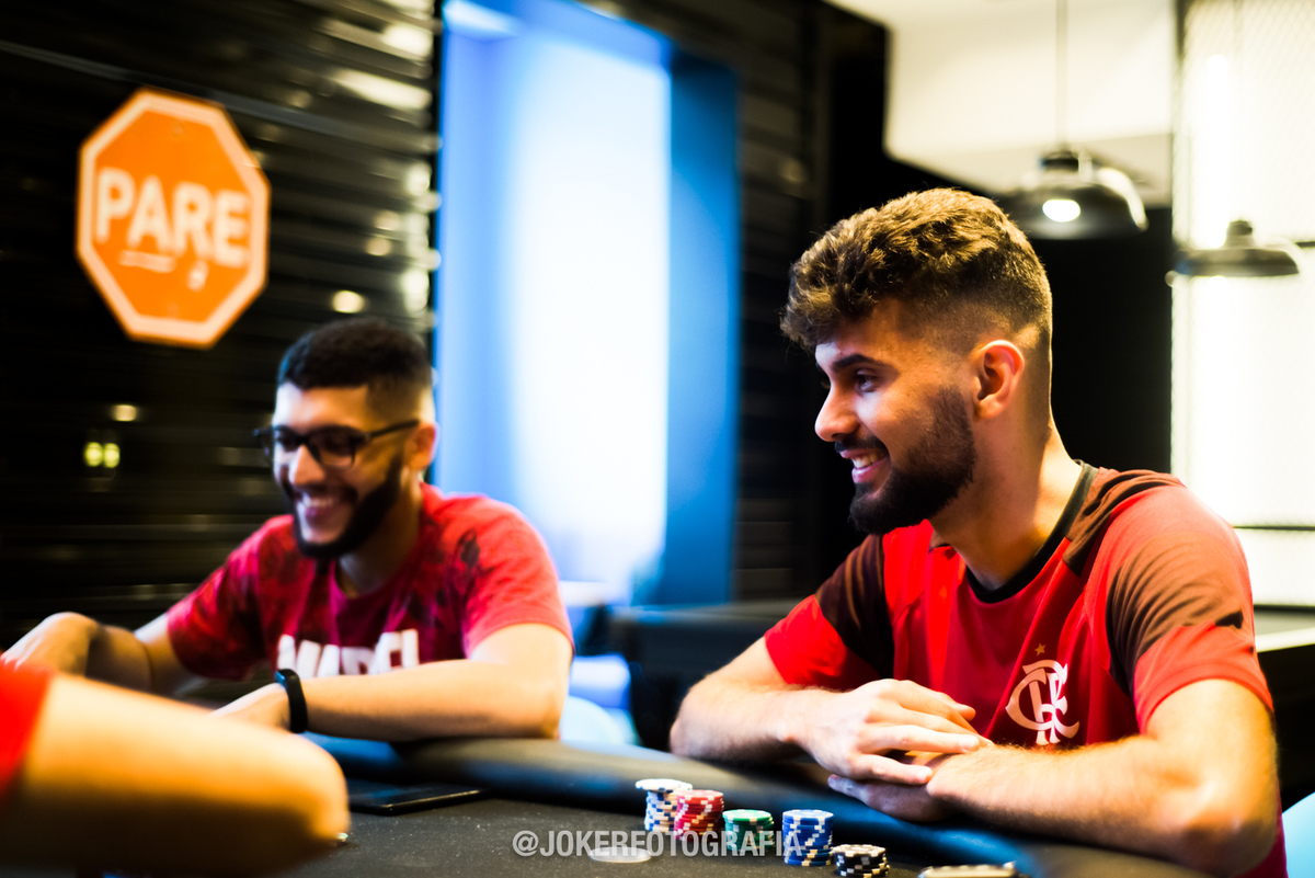 noivo jogando poker no making of