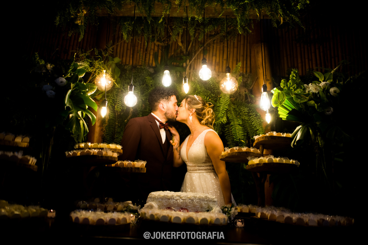 decoração de casamento com lâmpadas vintage