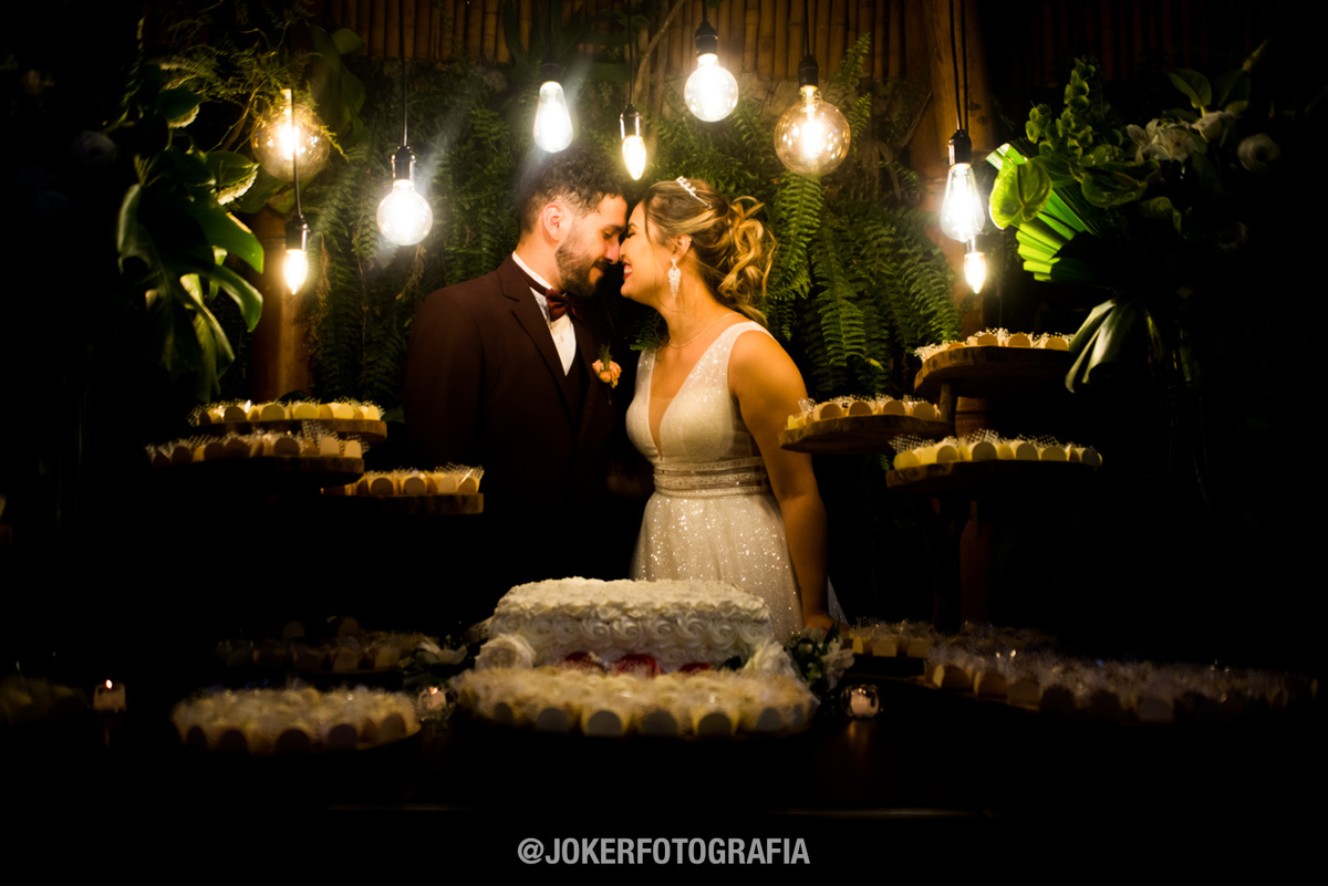 decoração de casamento com lâmpadas vintage
