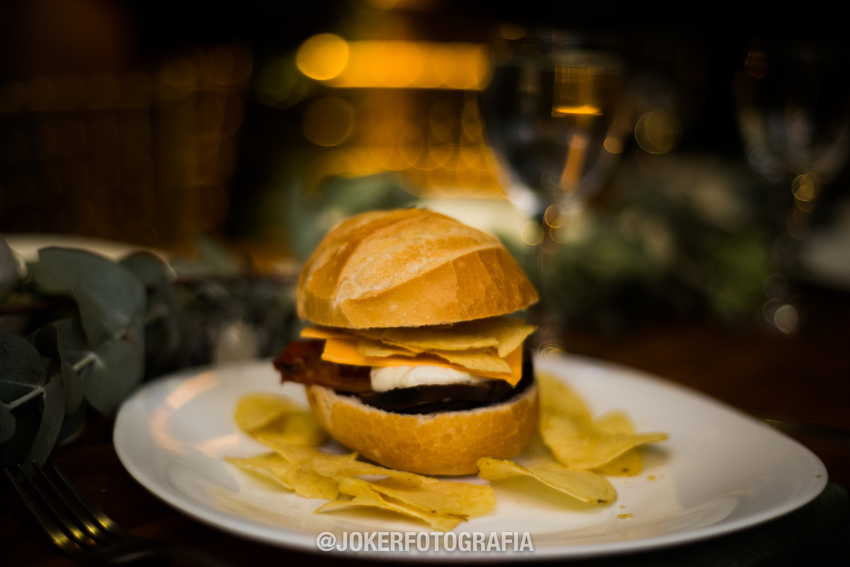 hambúrguer para janta no casamento 