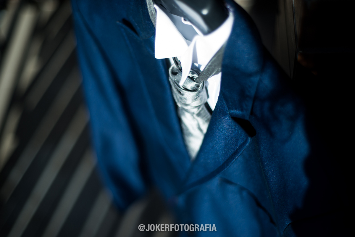 terno azul para noivos combina com o dia do casamento