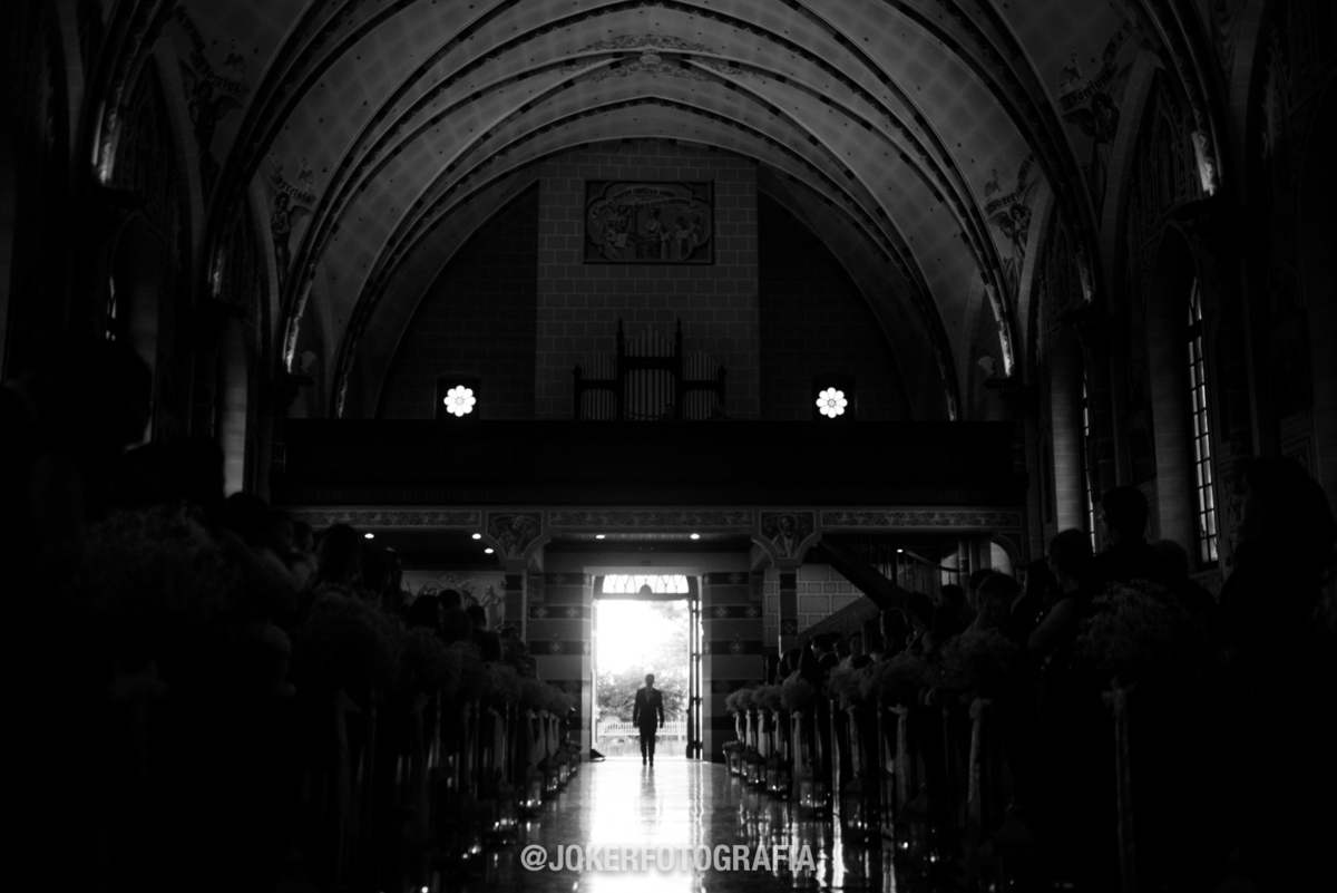 entrada do noivo na igreja da orleans em curitiba