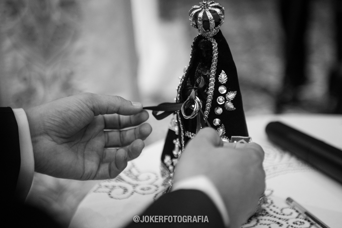 porta aliança para o dia do casamento é a nossa senhora