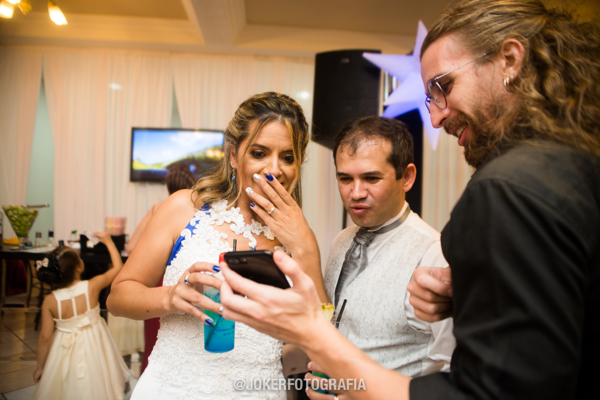 fotógrafo mostra fotos do dia do casamento feitas e divulgadas no mesmo dia