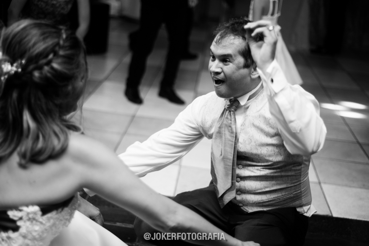 fotografia preto e branco de festa de casamento