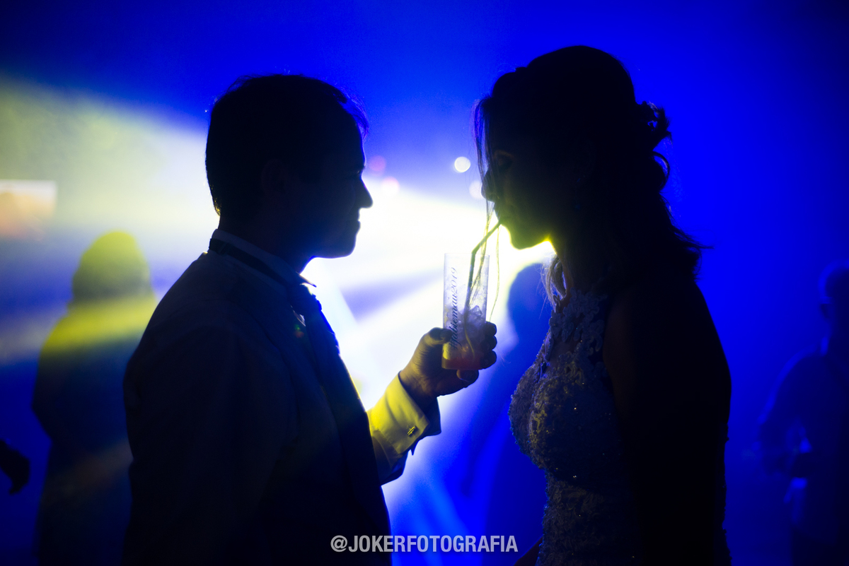 fotografia de casamento e silhueta em festa de casamento com drinks
