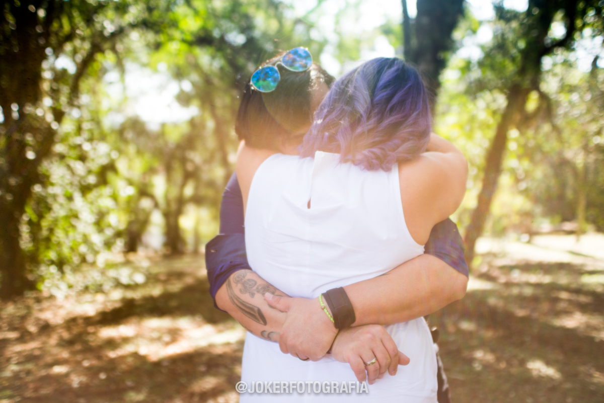 casamento durante a pandemia é feito em casa com ensaio no bosque