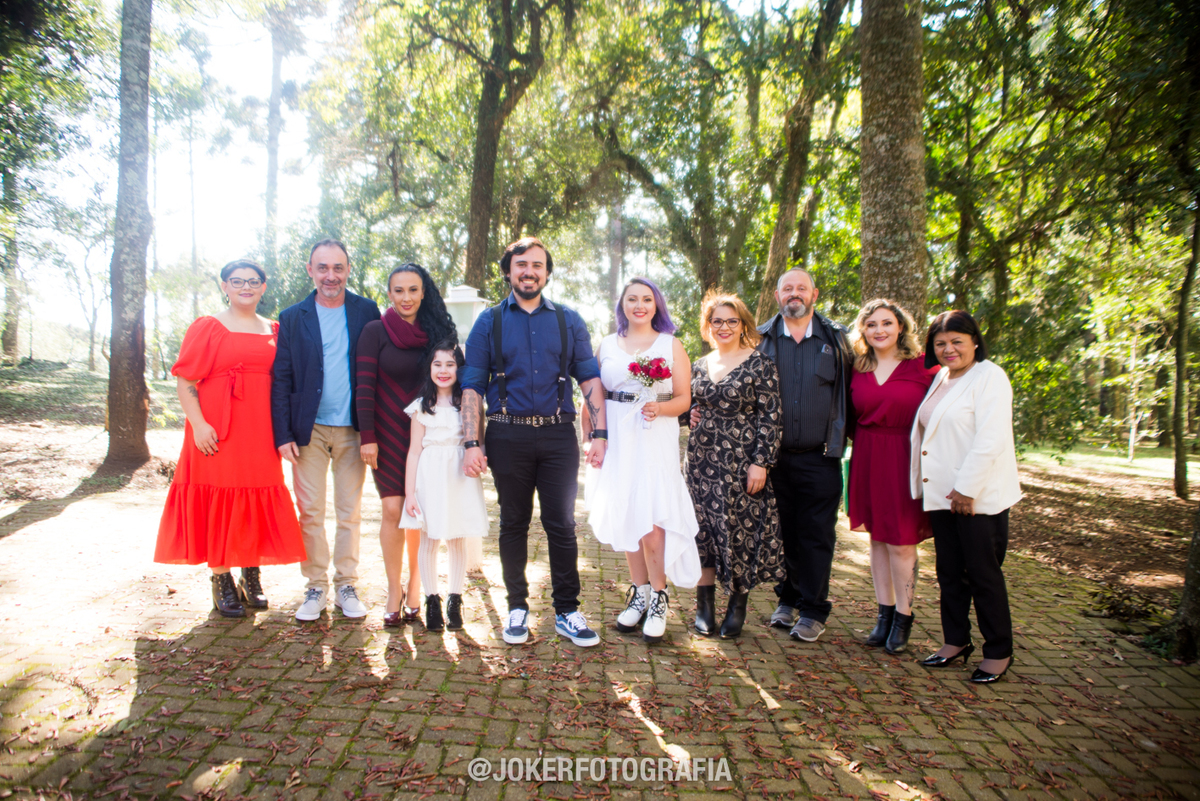 casamento durante a pandemia é feito em casa com ensaio no bosque