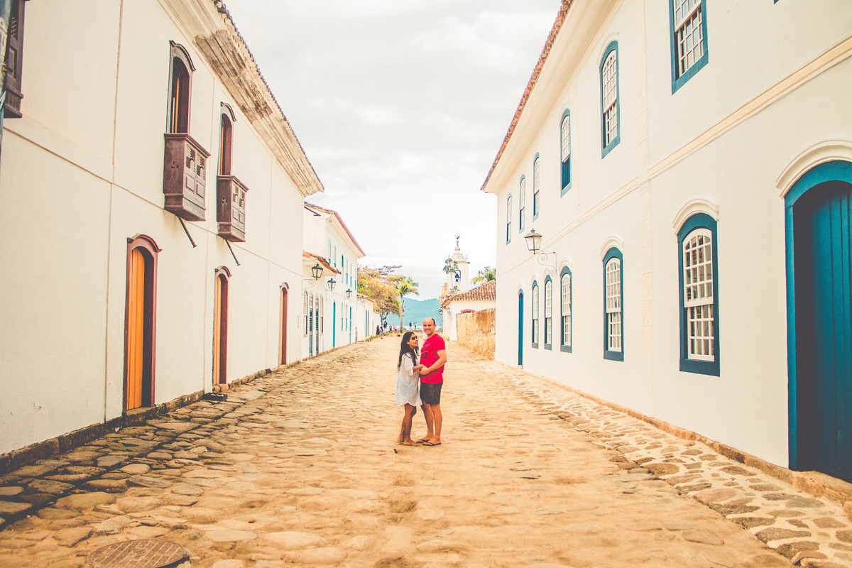 Foto de um casal em paraty - Rio de Janeiro