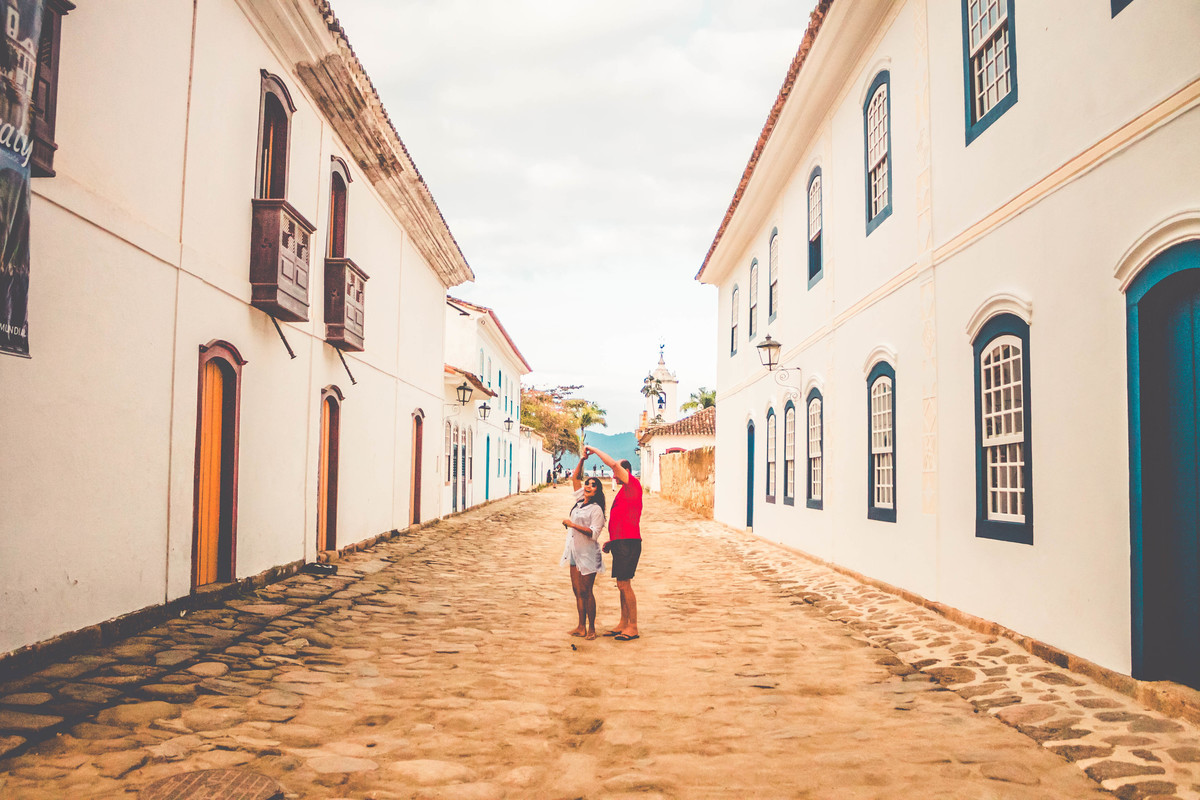 Foto de um casal em paraty - Rio de Janeiro
