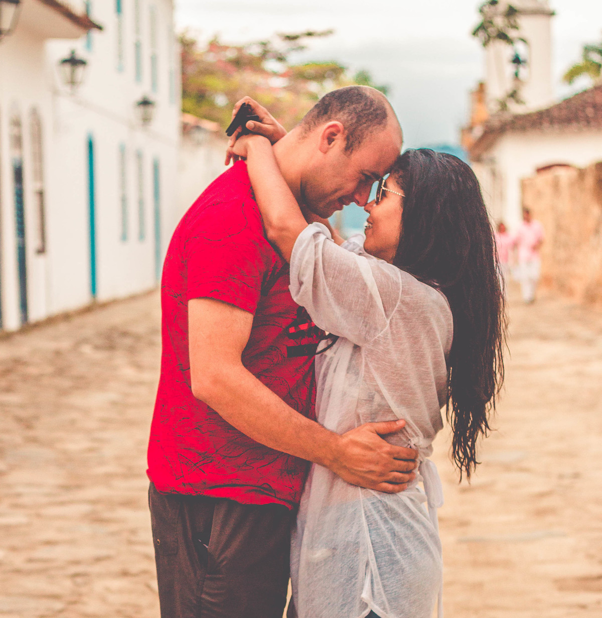Foto de um casal em paraty - Rio de Janeiro